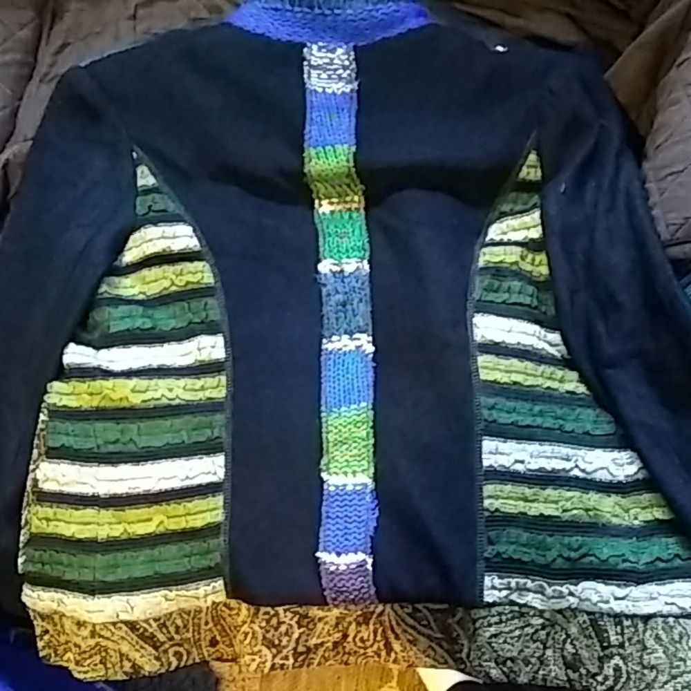 Unique patterned jacket - Picture 3 of 4